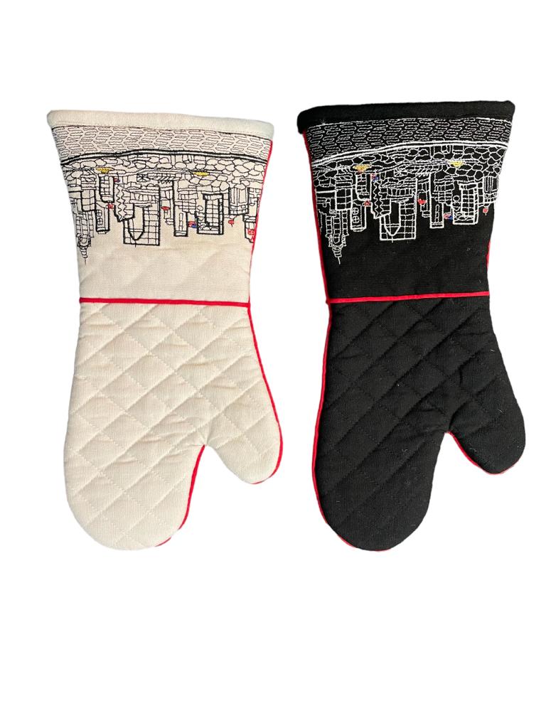 Embroidered NYC Skyline Oven Mitten