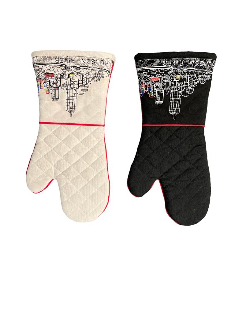 Embroidered NYC Skyline Oven Mitten